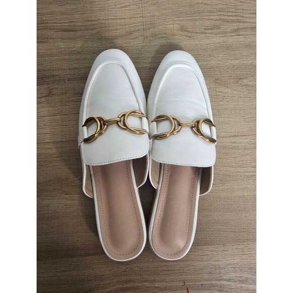 Cuccoo White Slip-On Loafers Flats with Gold Chain Detail –Women's Size 39 - Picture 4 of 7